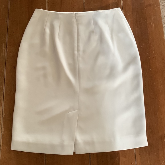 White 4P Suit Skirt - Picture 2 of 4